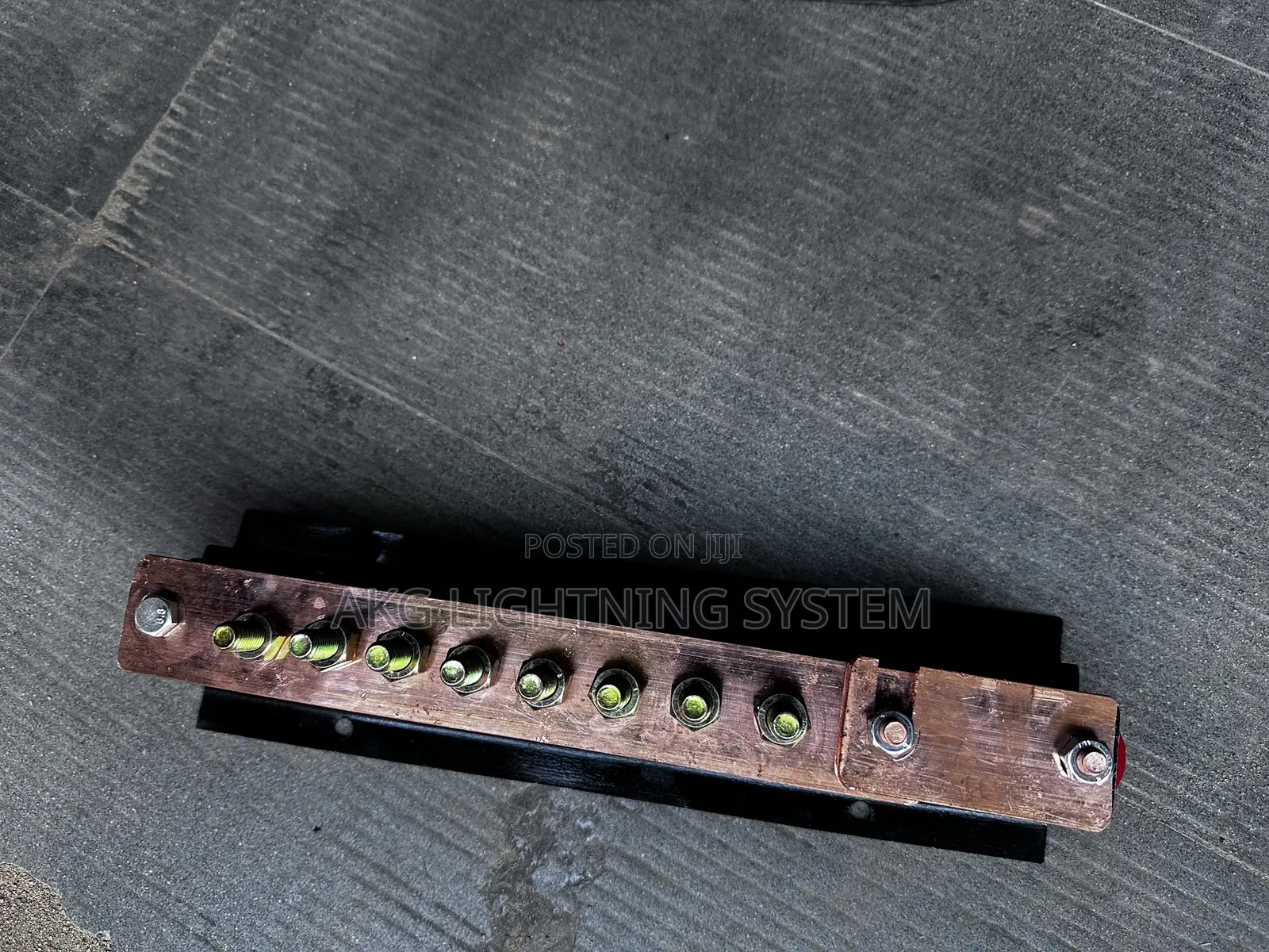 8 Way Single Disconnecting Busbar