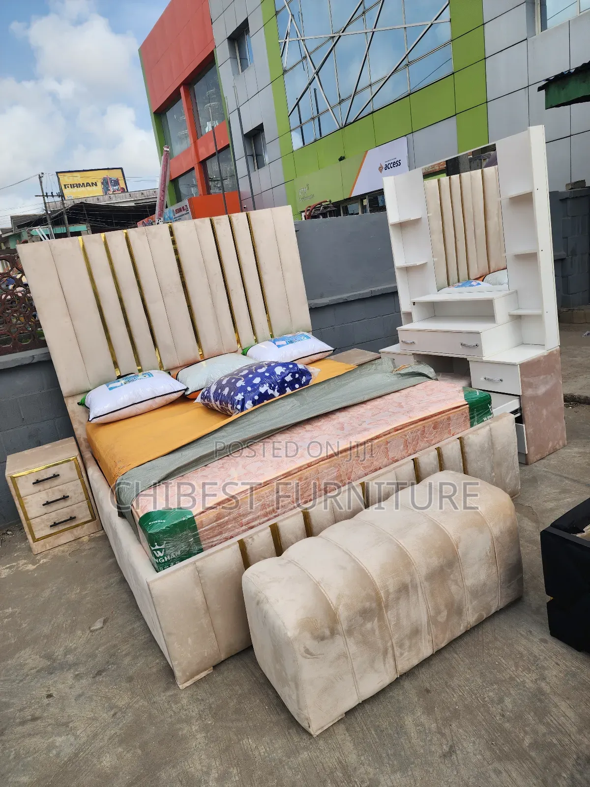 Padded Luxury Complete Set of 6by6 Bed.