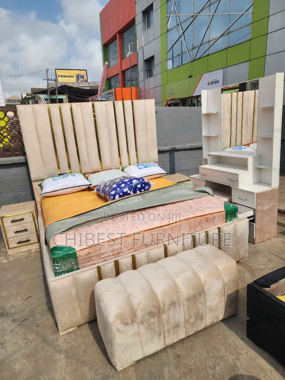 Luxury 6by6 Standard Bed Stand.