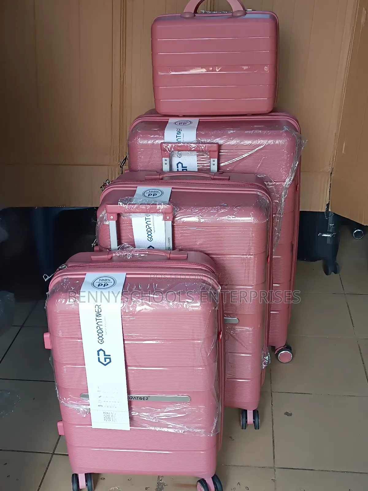 Gp Set of 4 Expandable Unbreakable Boxes With Anti Theft Zip