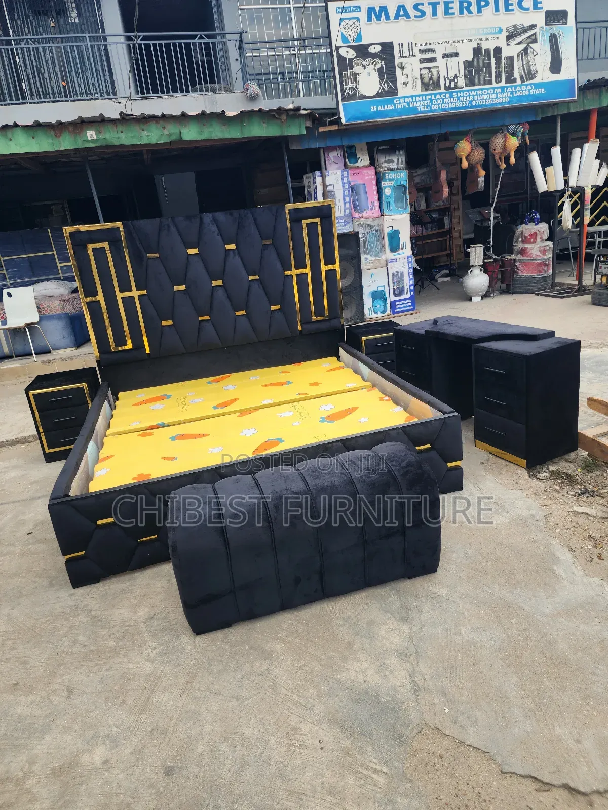 Standard Luxury Family Size Bed With Full Accessories.