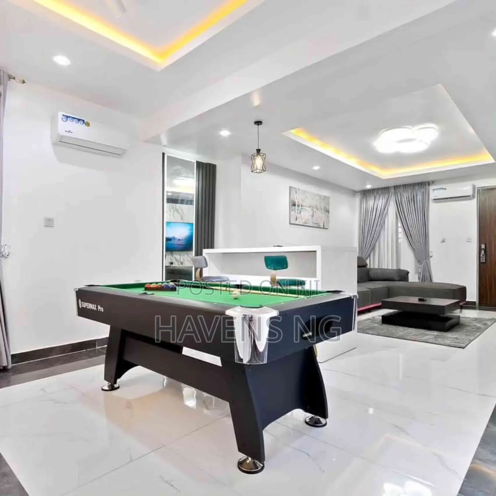 Luxury 2-Bedroom Apartment With Pool