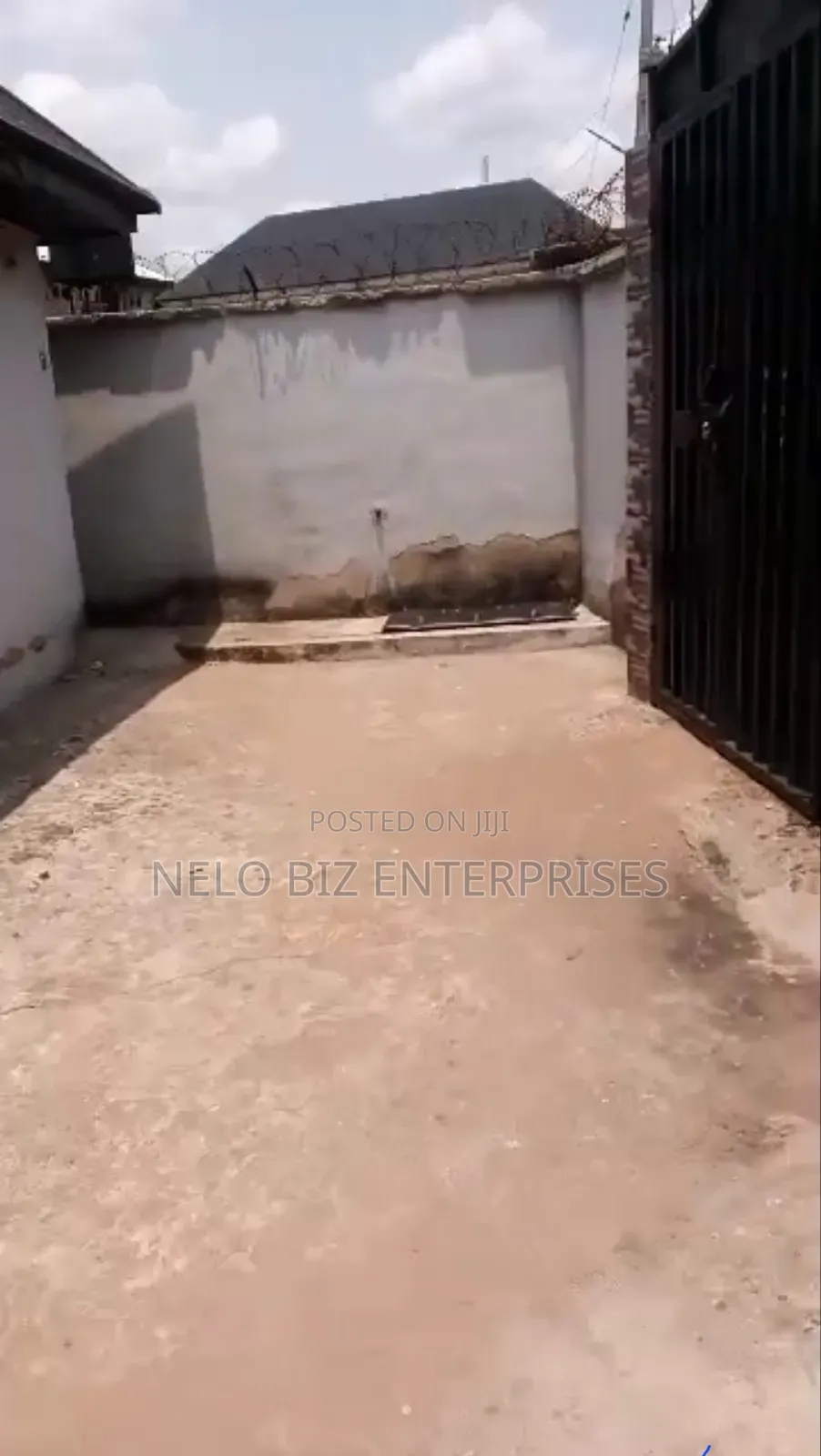 20bdrm Apartment in Owerri for sale