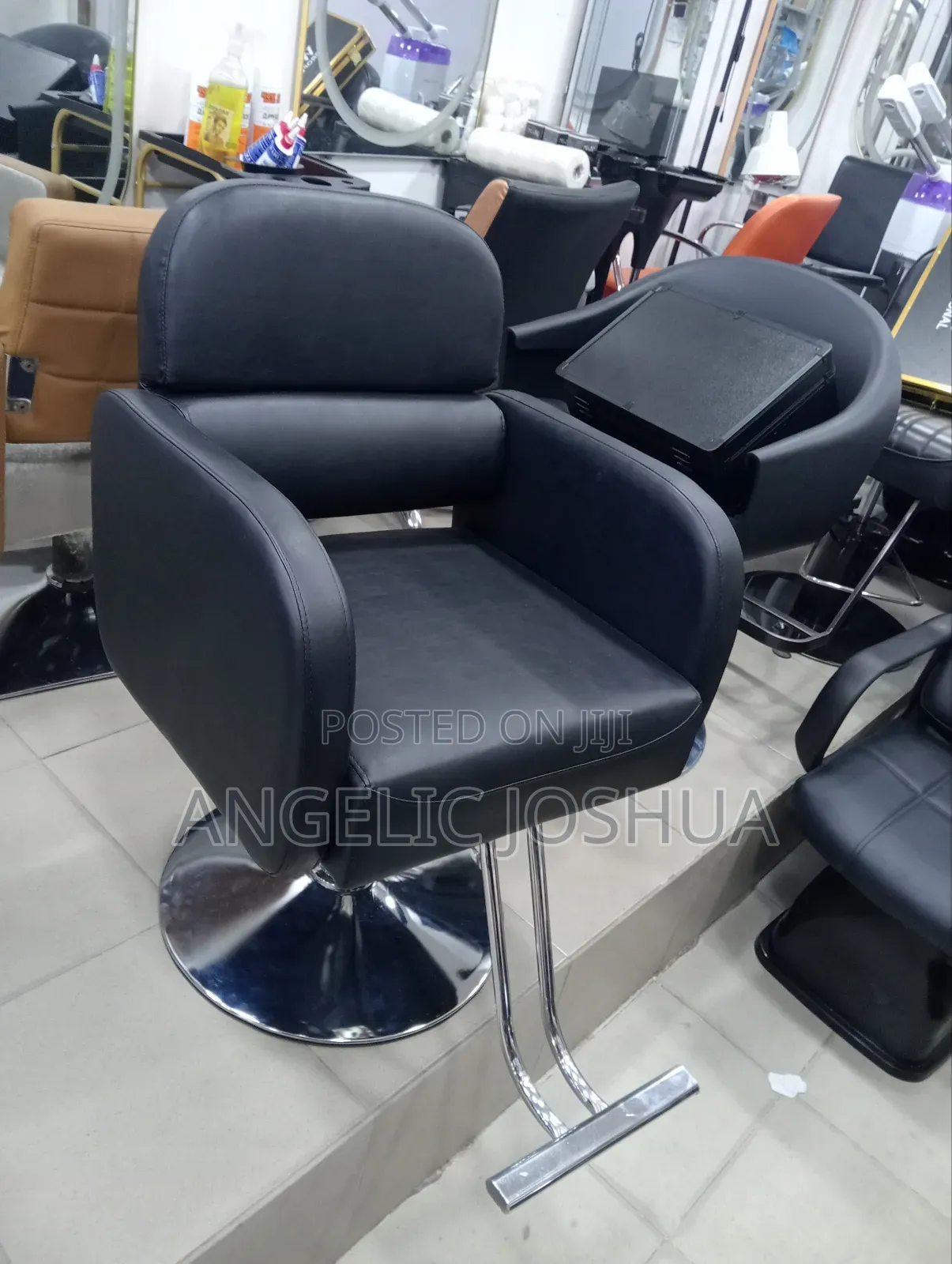 Salon Round Chair