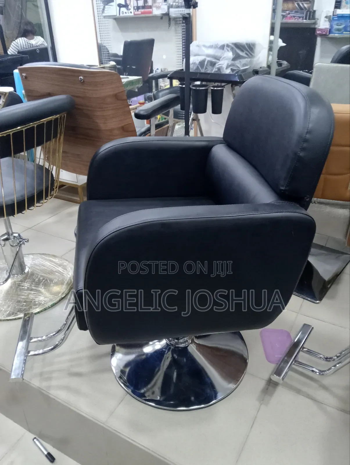 Salon Round Chair