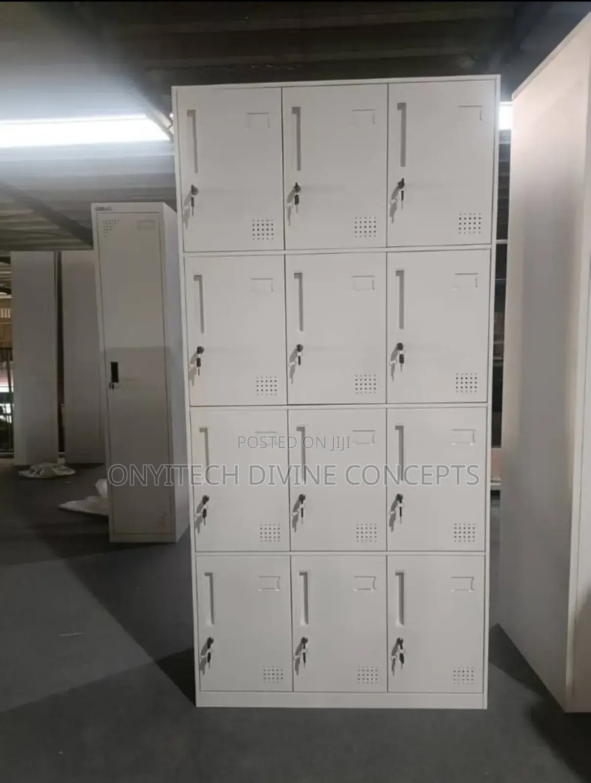12 Doors Metal Locker