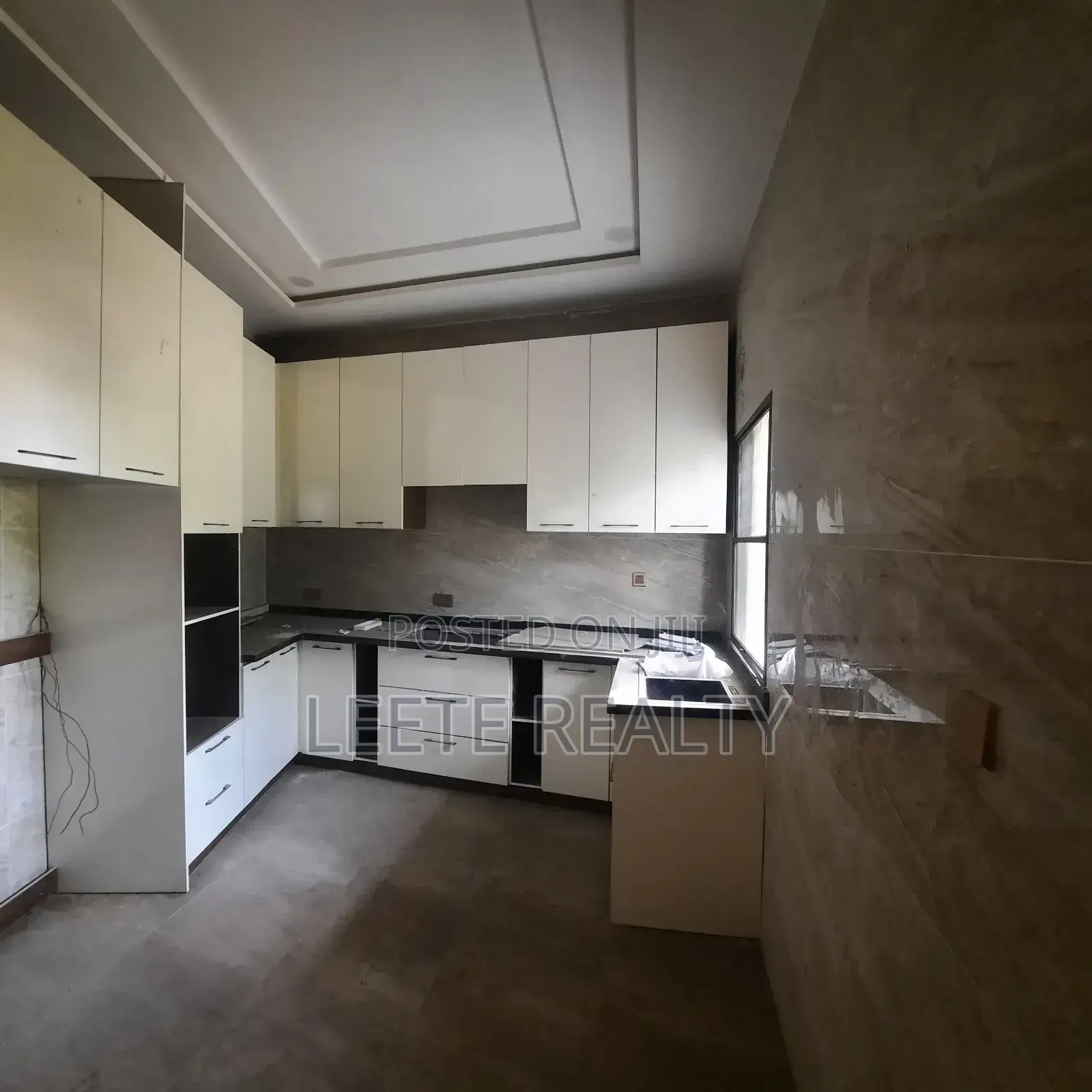 4bdrm Townhouse/Terrace in Jahi for sale