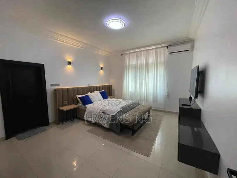 Elegant 3-Bedroom Apartment in Lekki With a Pool