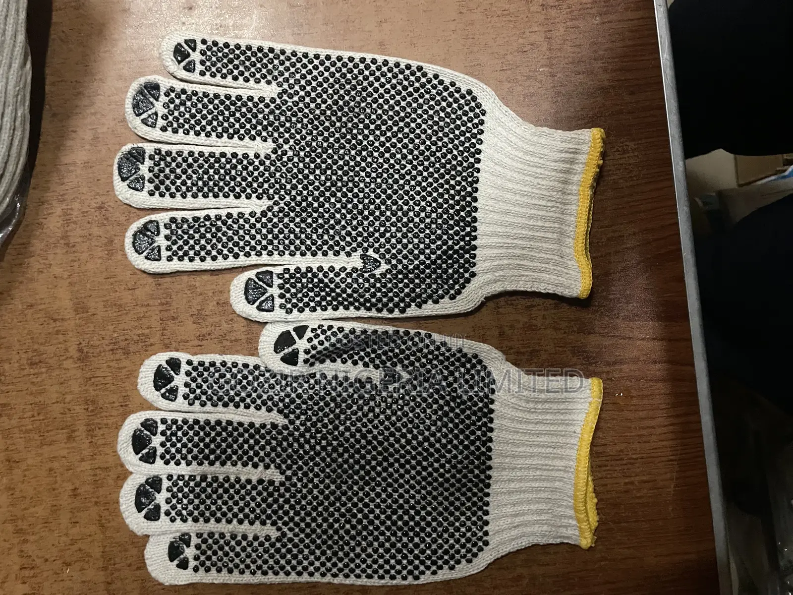 Dotted Handglove