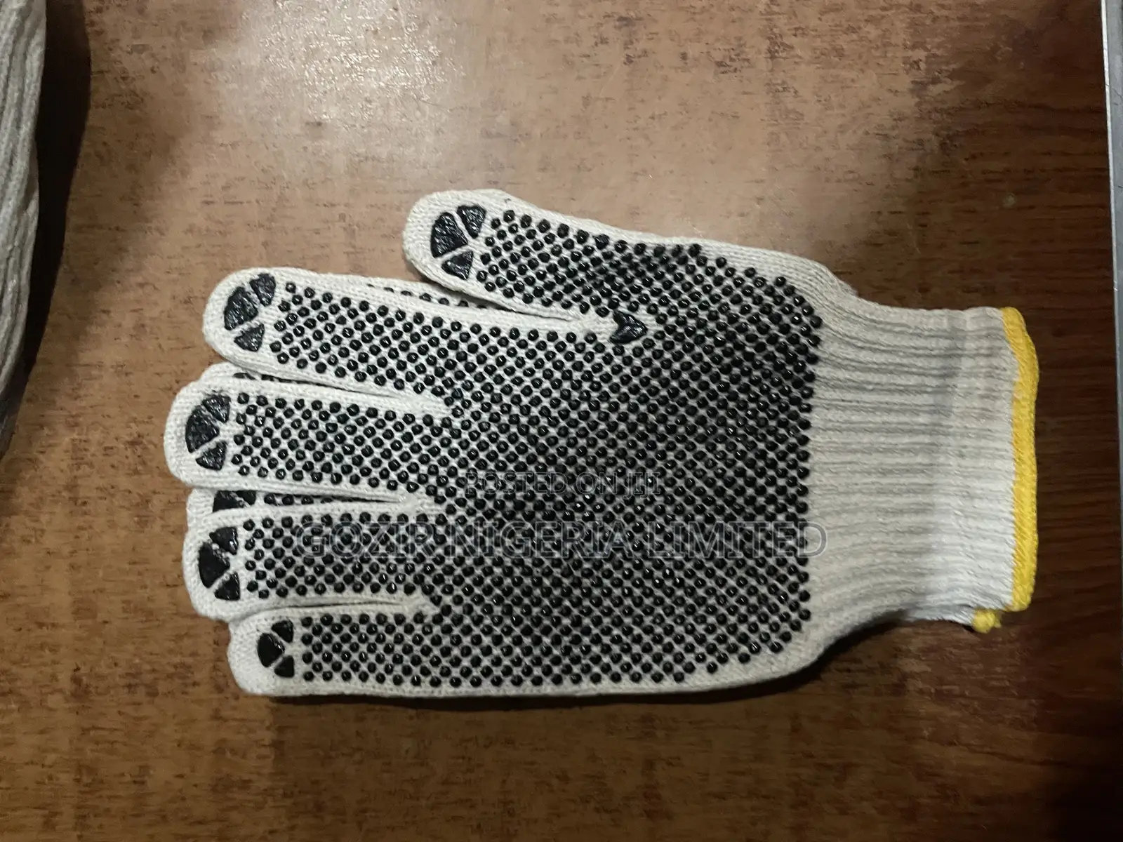 Dotted Handglove