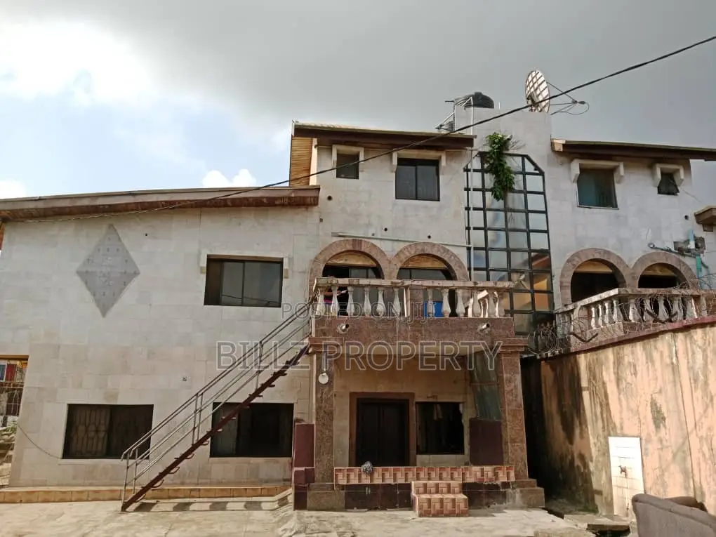 6bdrm Duplex in Valley Estate, Ikeja for sale