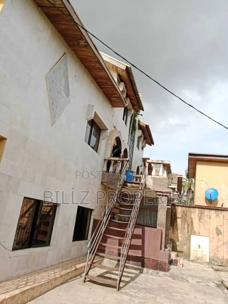 6bdrm Duplex in Valley Estate, Ikeja for sale