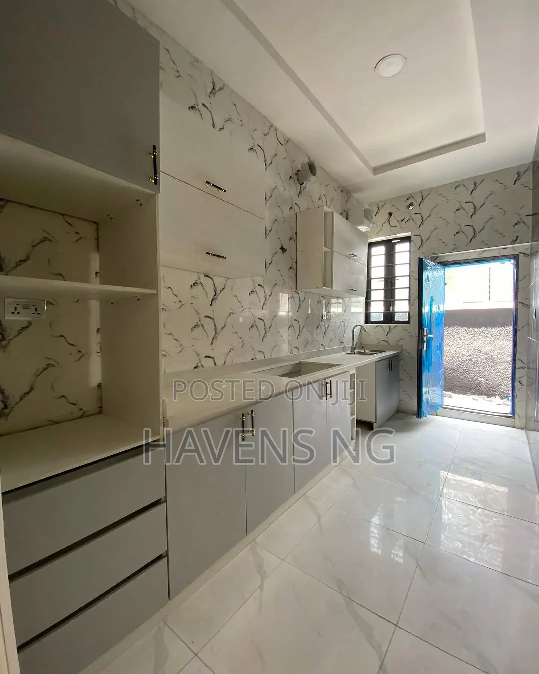 3bdrm Duplex in Ikota for sale