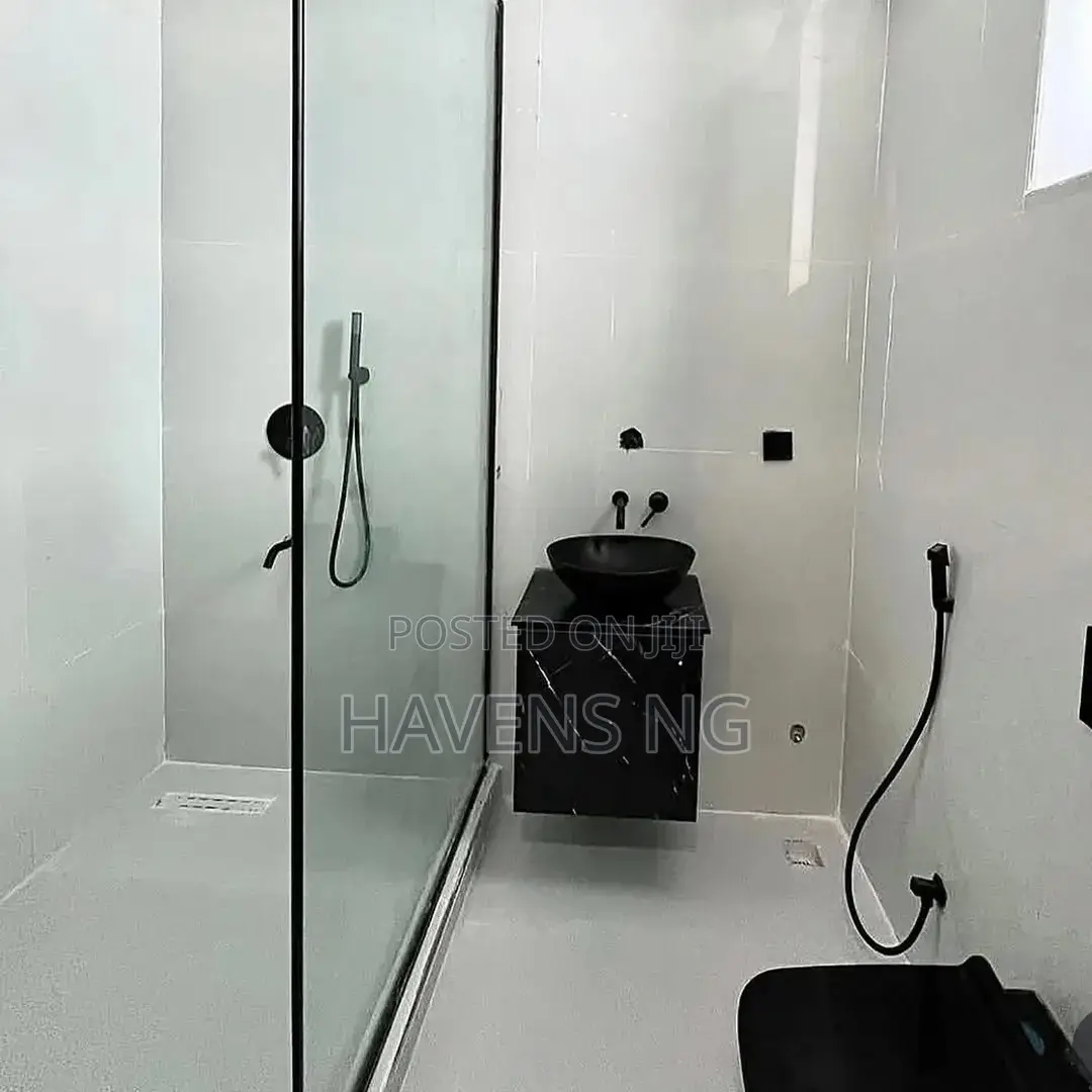 5bdrm Duplex in Chevron for sale
