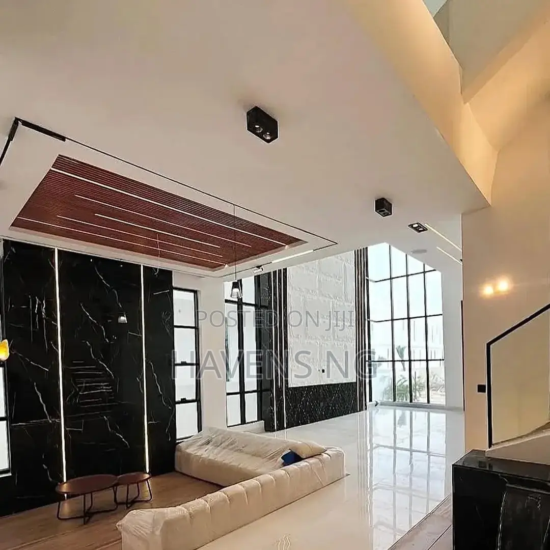 5bdrm Duplex in Chevron for sale