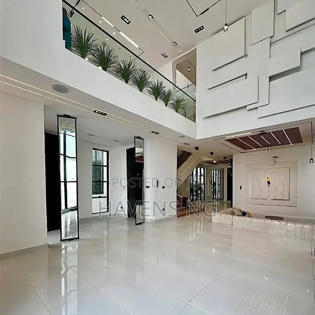 5bdrm Duplex in Chevron for sale