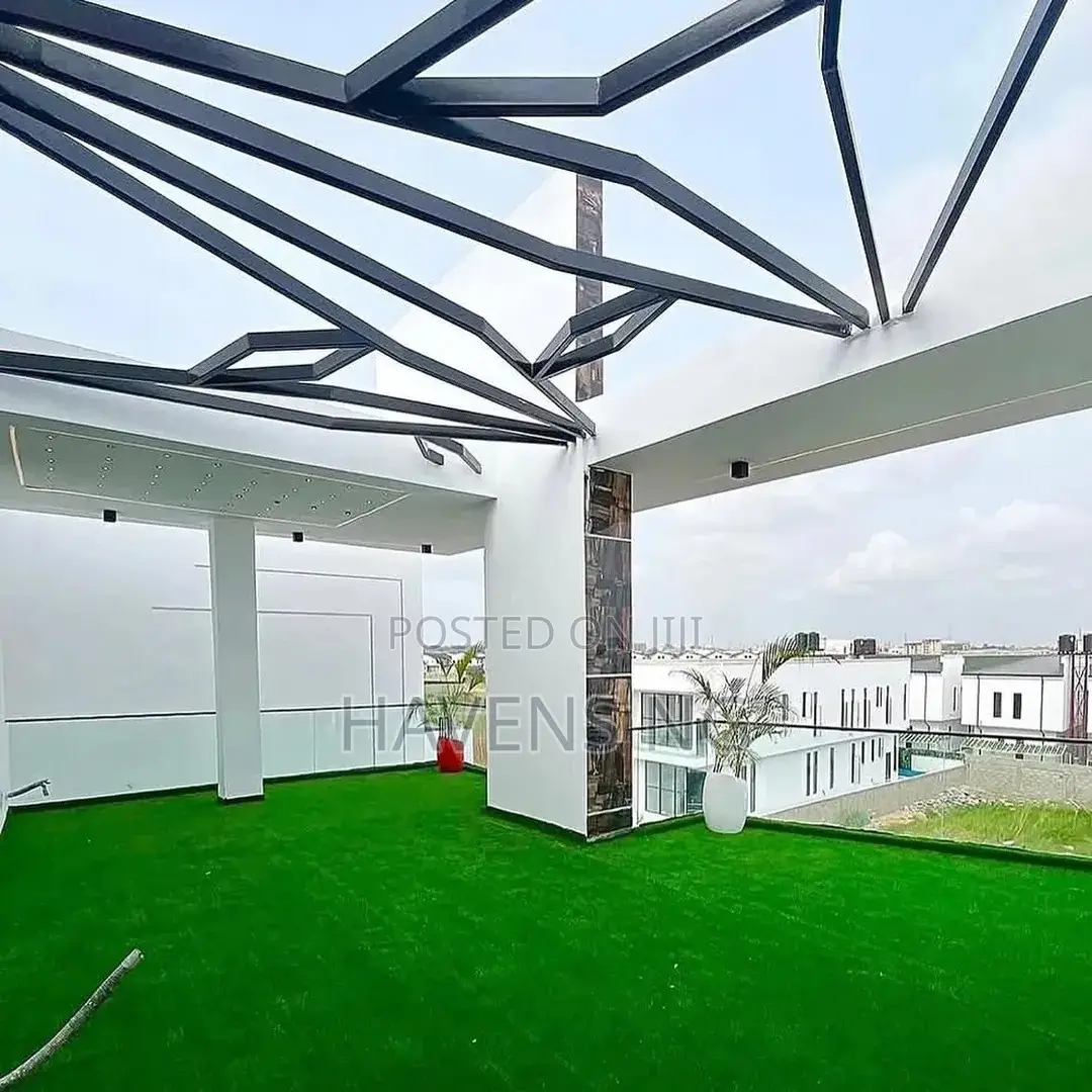 5bdrm Duplex in Chevron for sale