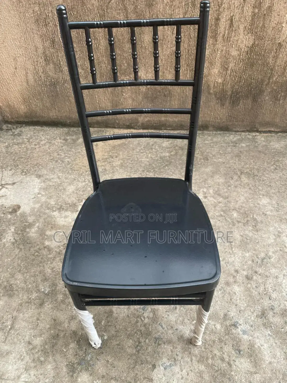 Chivalry Chair Black With Seat Pad