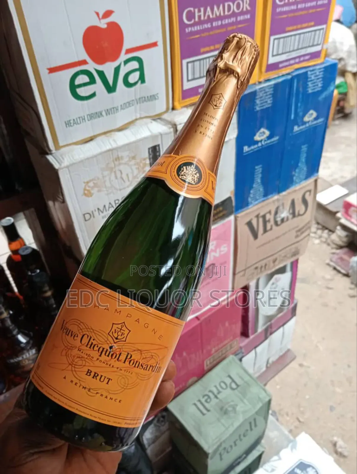 Veuve Cliquot Brut by 12 Bottles