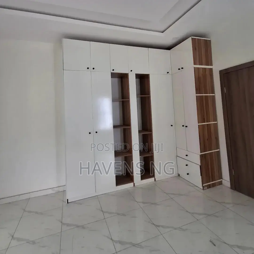 4bdrm Duplex in Lekki Phase 2 for sale