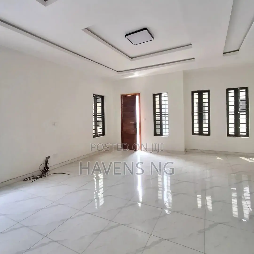 4bdrm Duplex in Lekki Phase 2 for sale