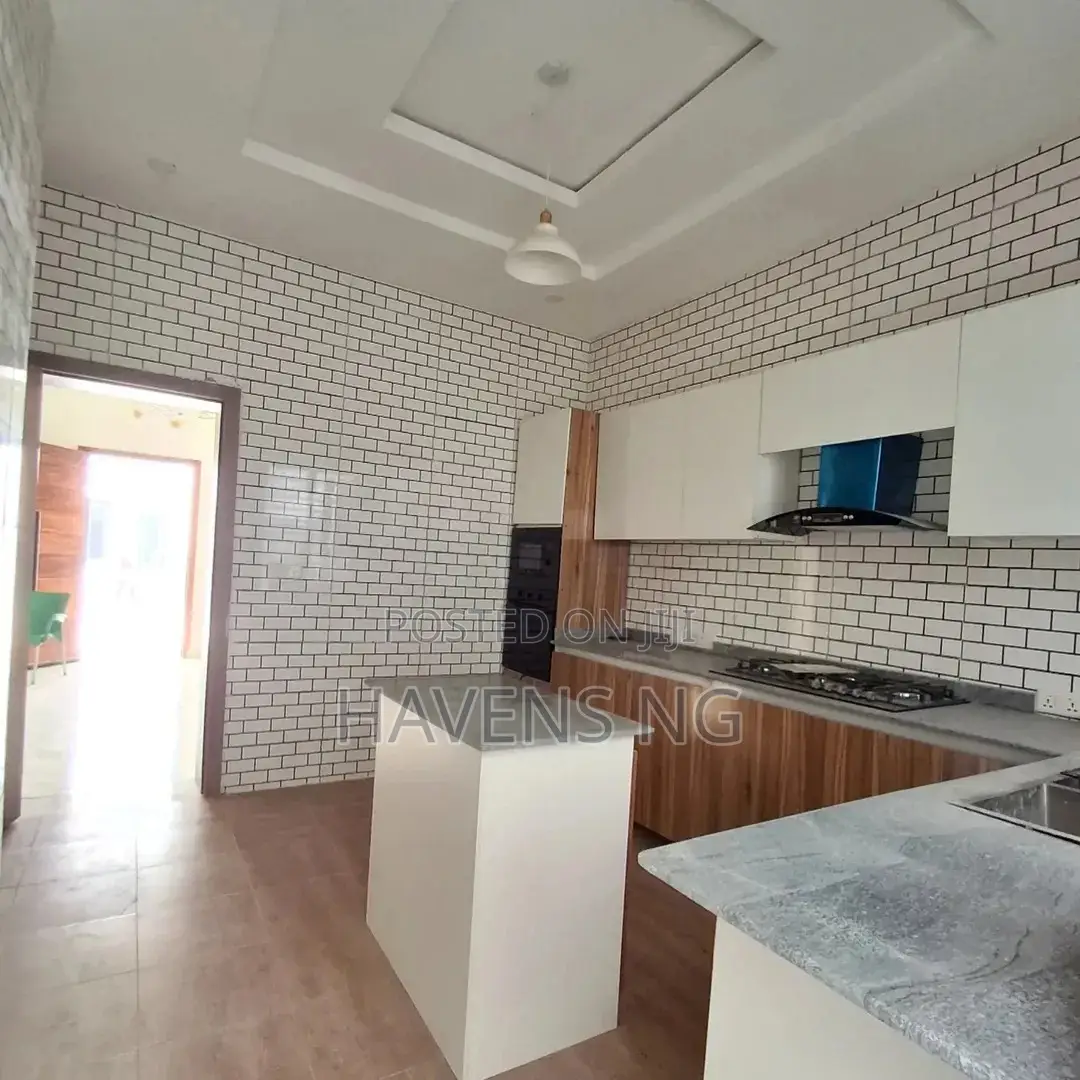 4bdrm Duplex in Lekki Phase 2 for sale