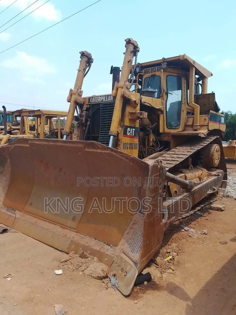 Cat D8 Bulldozer With Ripper