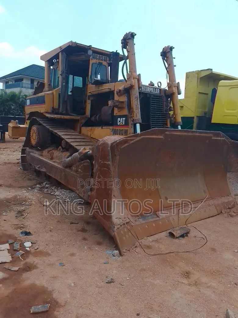 Cat D8 Bulldozer With Ripper