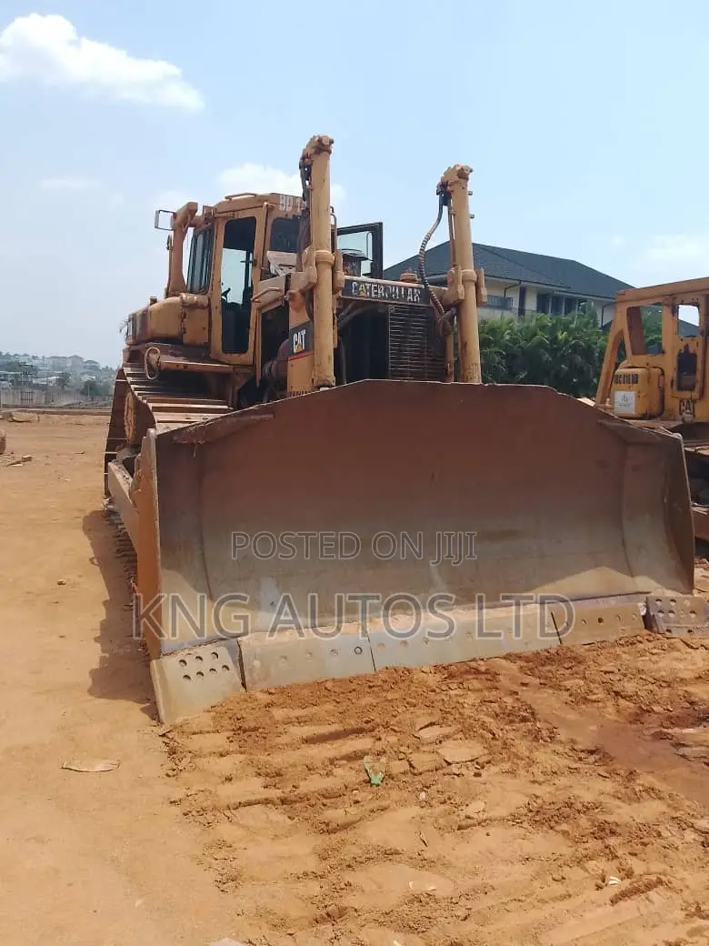 Cat D8 Bulldozer