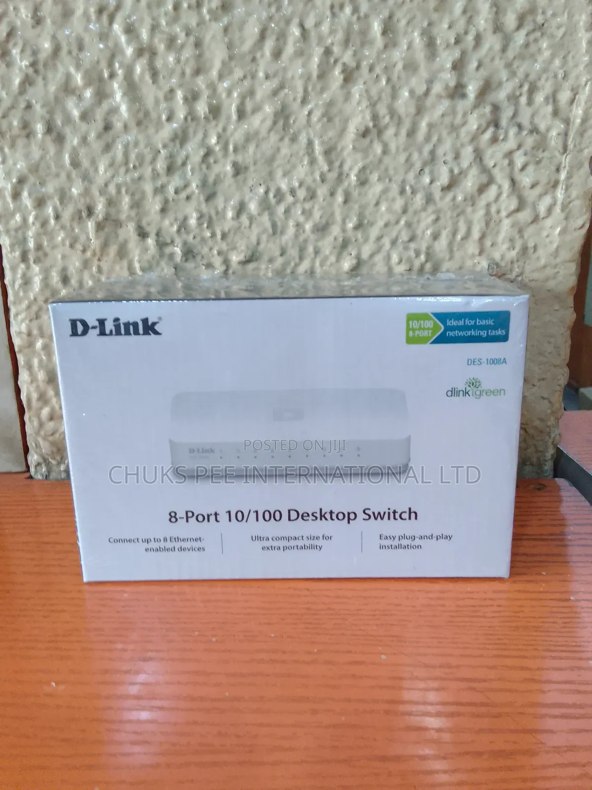 D- Link 8- Port 10/100 Desktop Switch