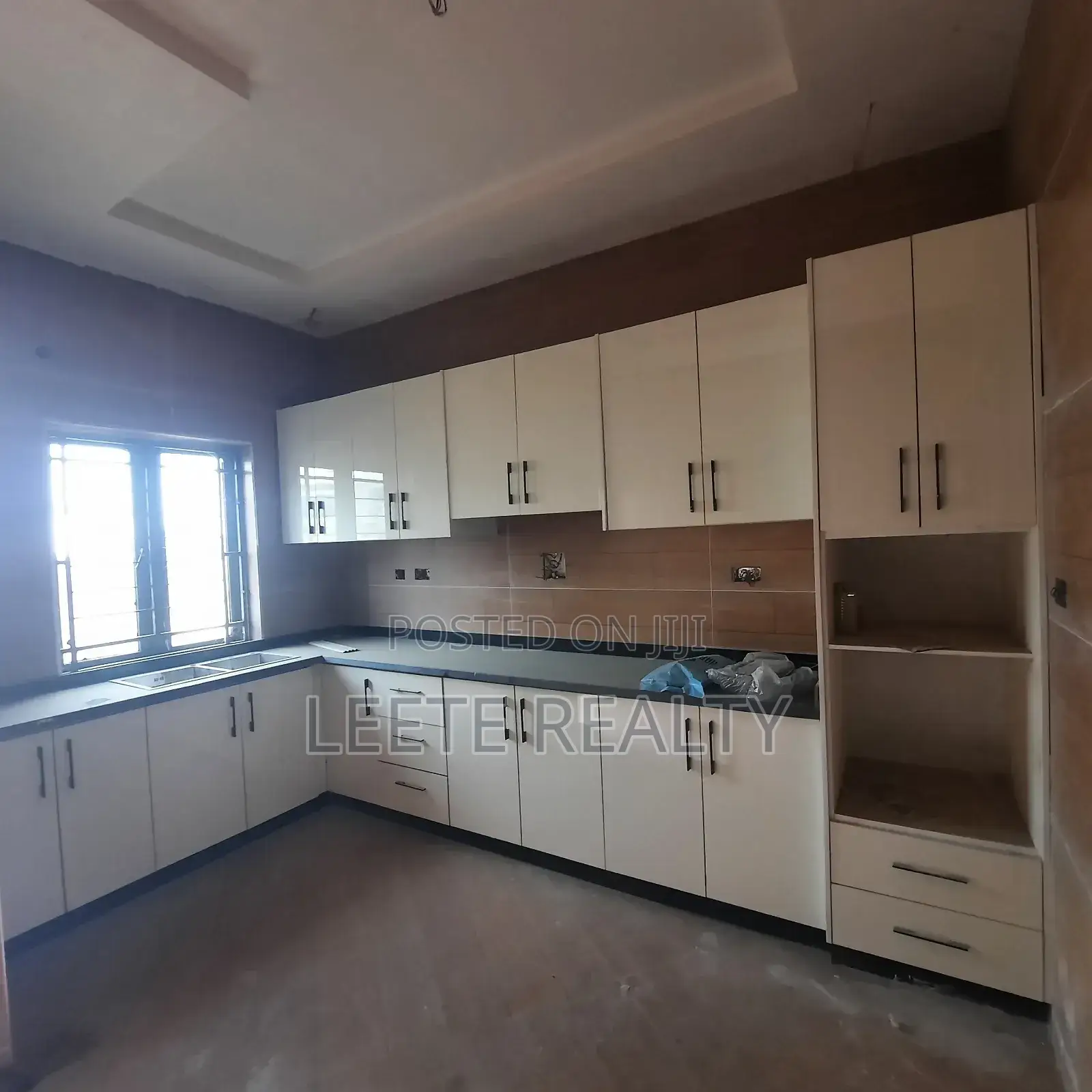 4bdrm Townhouse/Terrace in Jahi for sale