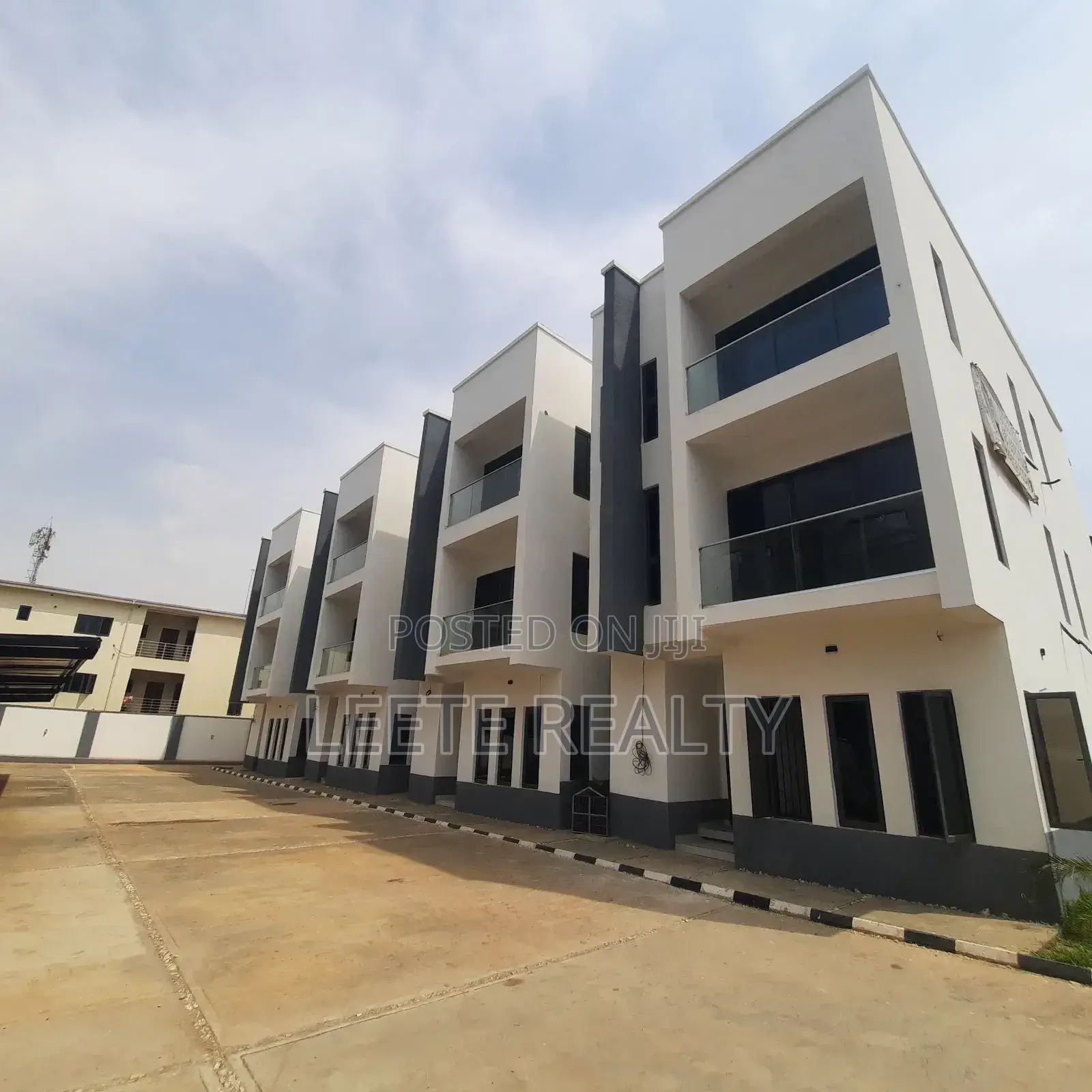 4bdrm Townhouse/Terrace in Jahi for sale