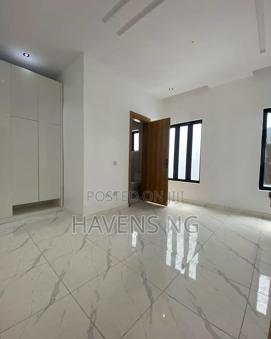 5bdrm Duplex in Sangotedo for sale