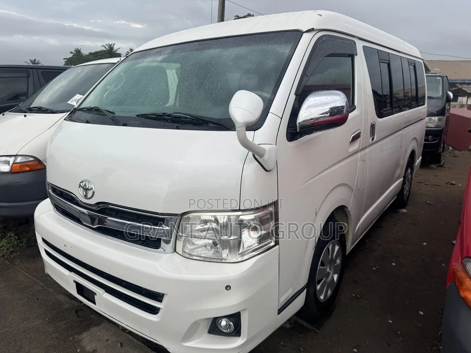 Toyota HiAce 2015 White