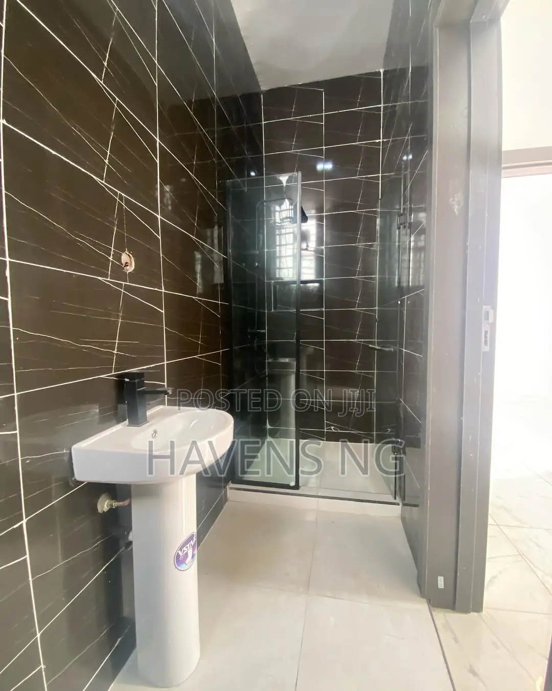 4bdrm Duplex in Ikota for sale