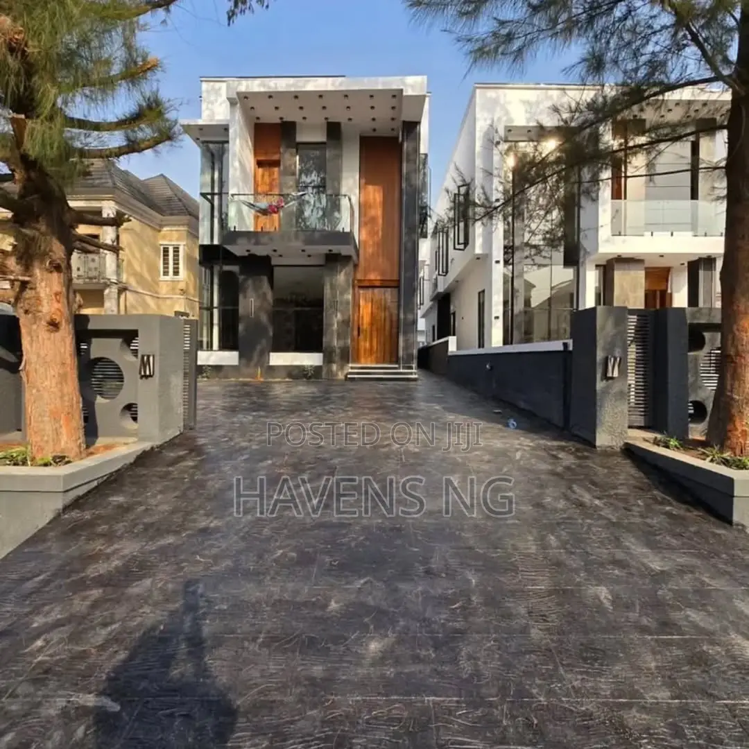 5bdrm Duplex in Ikota for sale