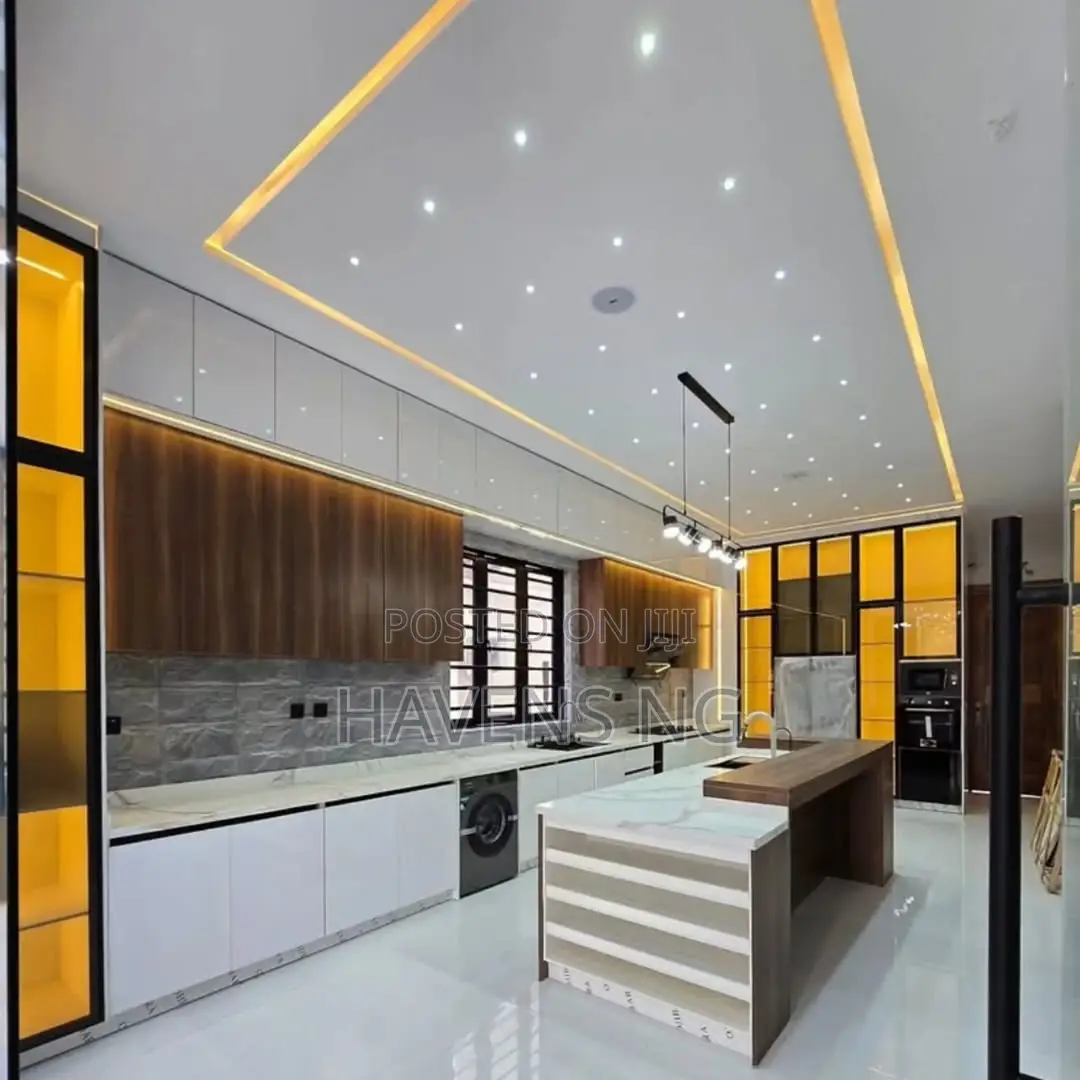 5bdrm Duplex in Ikota for sale