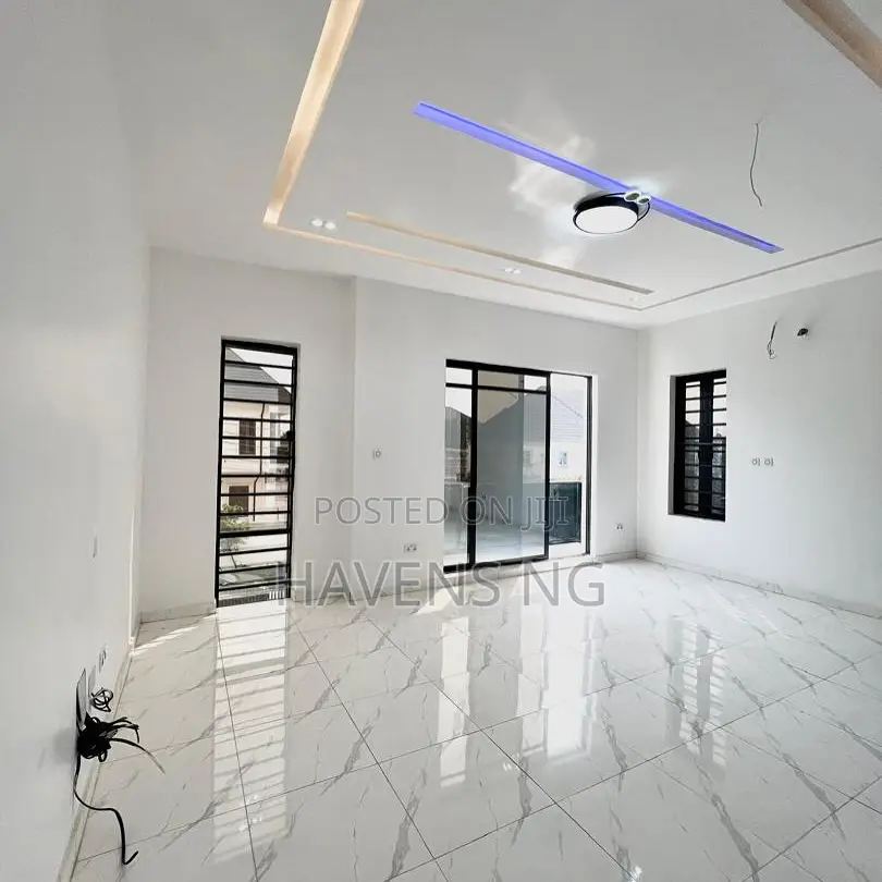 5bdrm Duplex in Sangotedo for sale