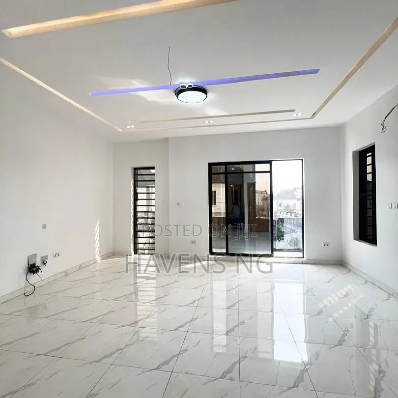 5bdrm Duplex in Sangotedo for sale
