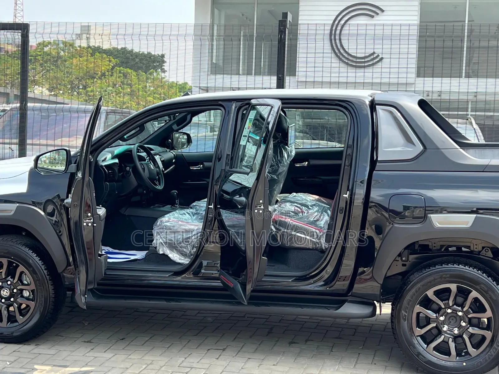 New Toyota Hilux 2025 Black
