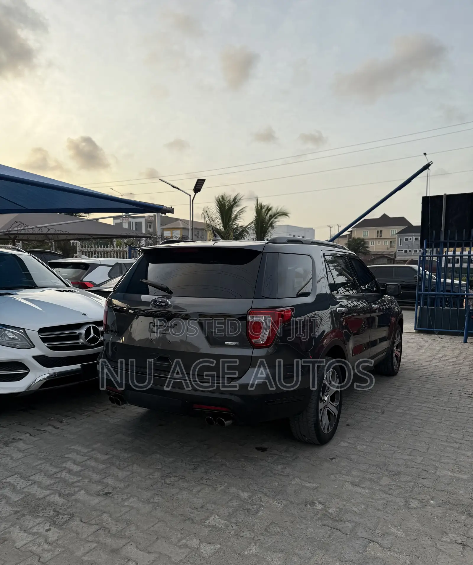 Ford Explorer Platinum AWD 2018 Gray