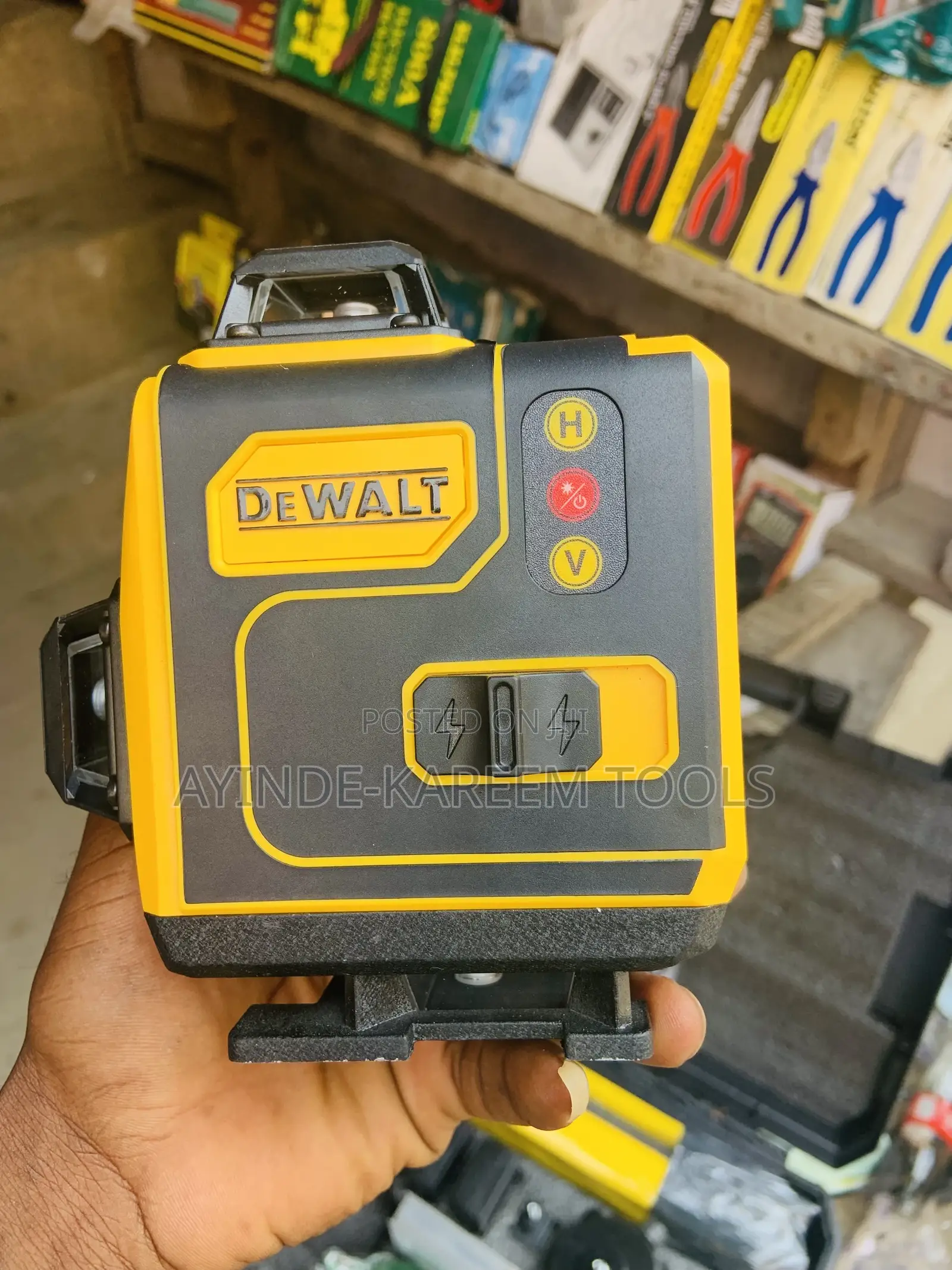 De Walt (16 Lines)Laser Level With Tripod