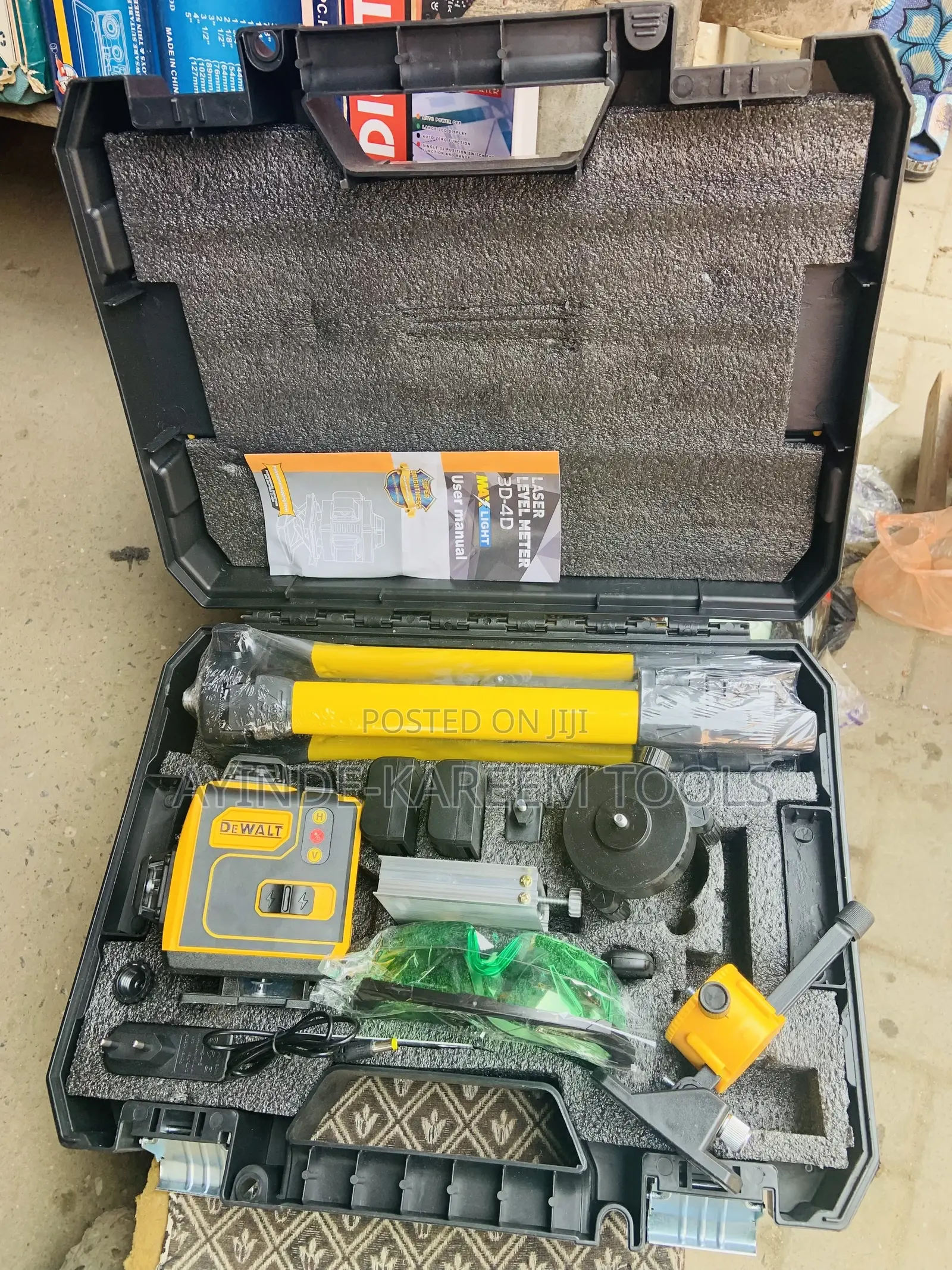 De Walt (16 Lines)Laser Level With Tripod