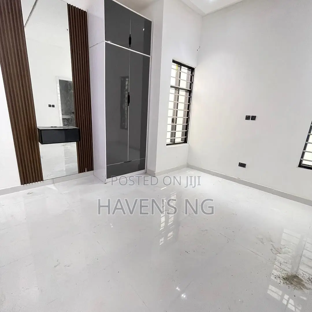 5bdrm Duplex in Lekki Phase 1 for sale