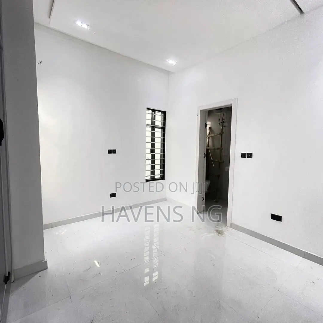 5bdrm Duplex in Lekki Phase 1 for sale