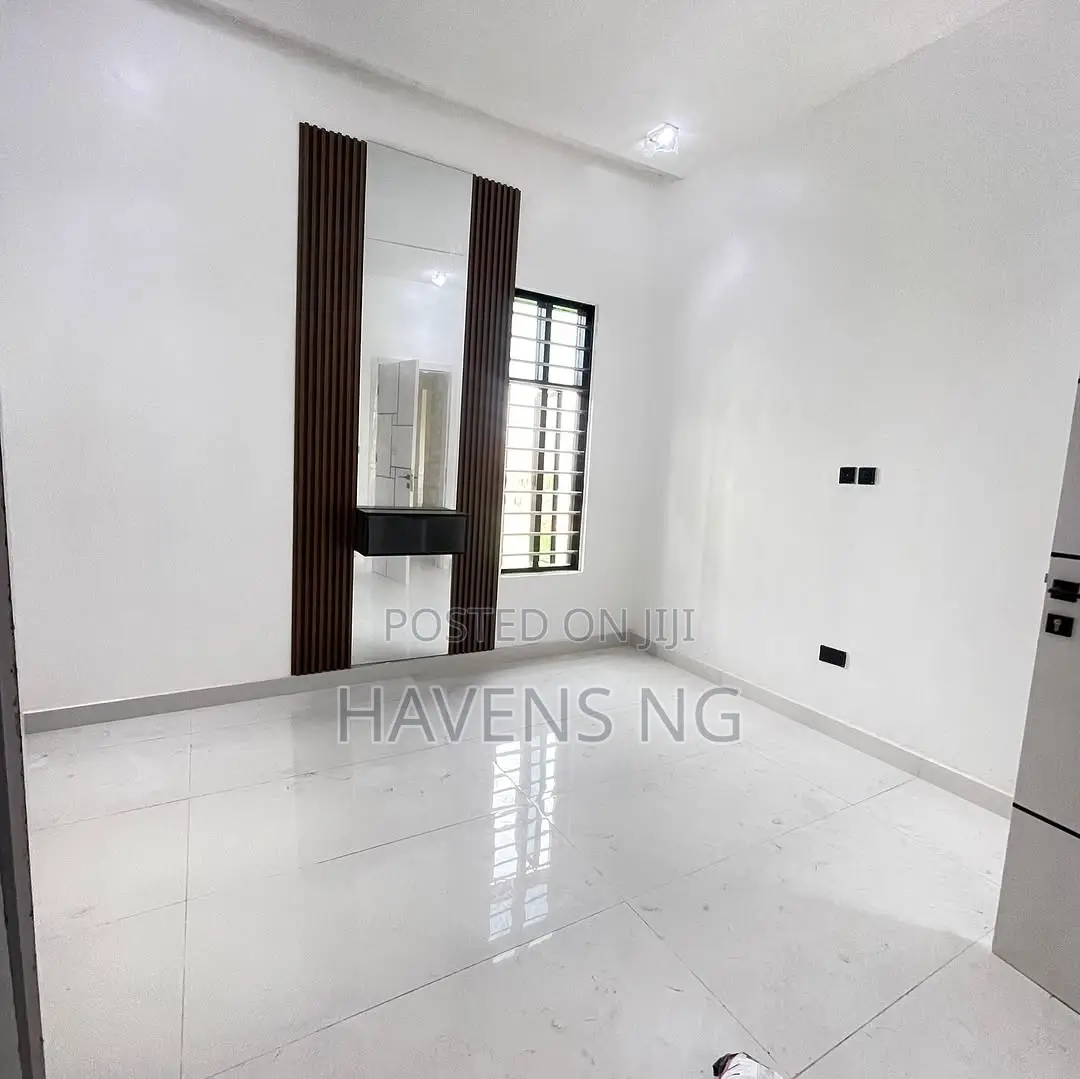 5bdrm Duplex in Lekki Phase 1 for sale