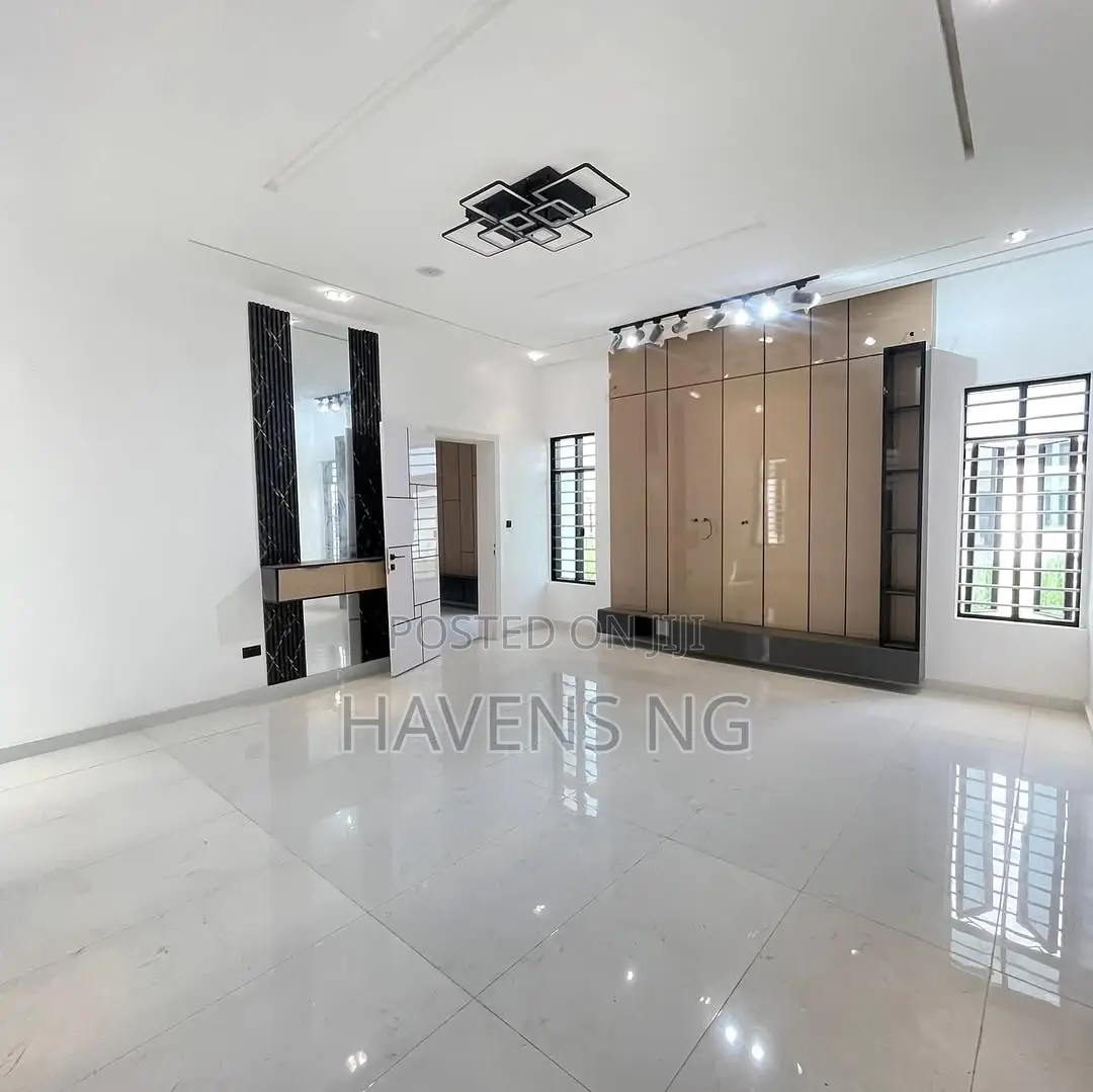 5bdrm Duplex in Lekki Phase 1 for sale