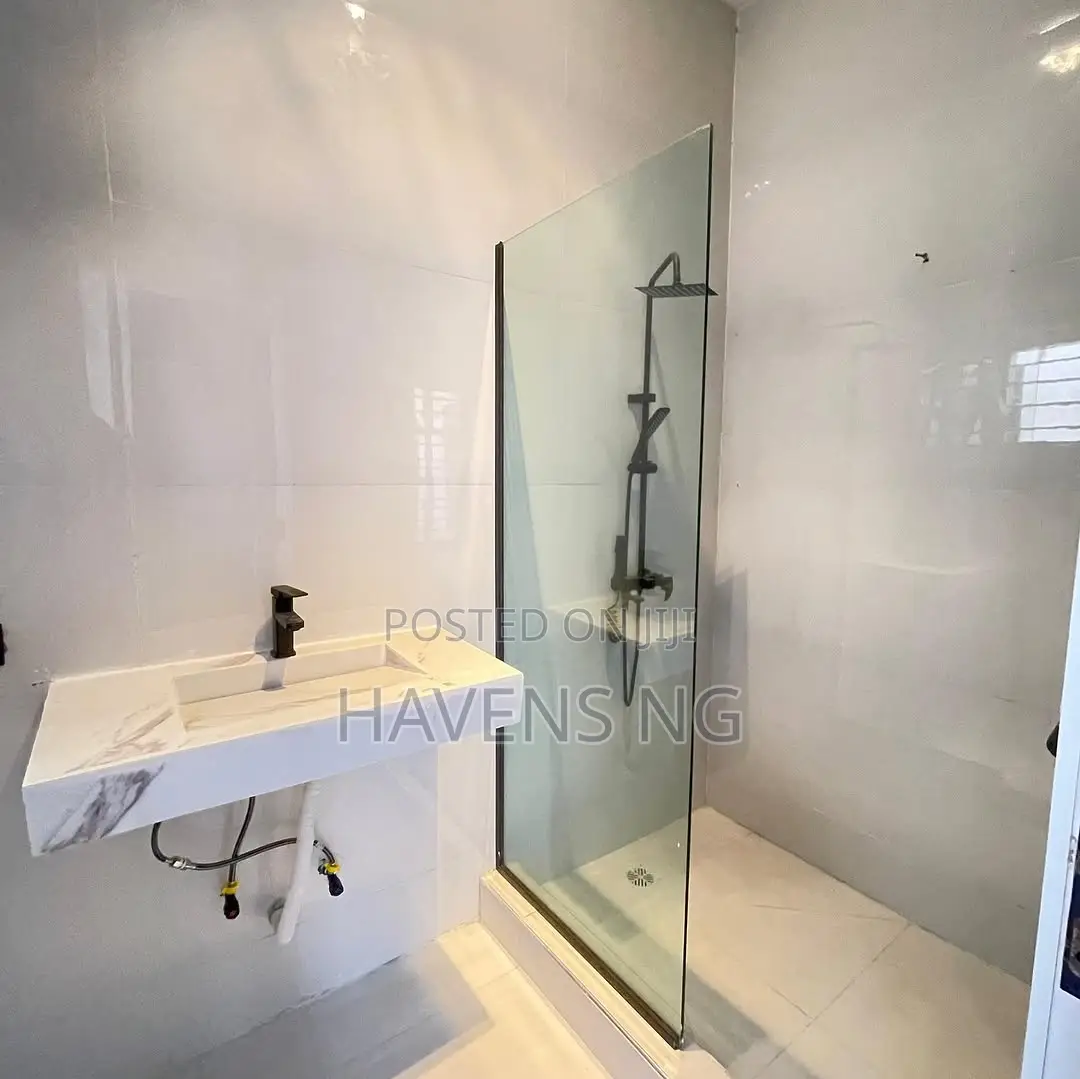 5bdrm Duplex in Lekki Phase 1 for sale