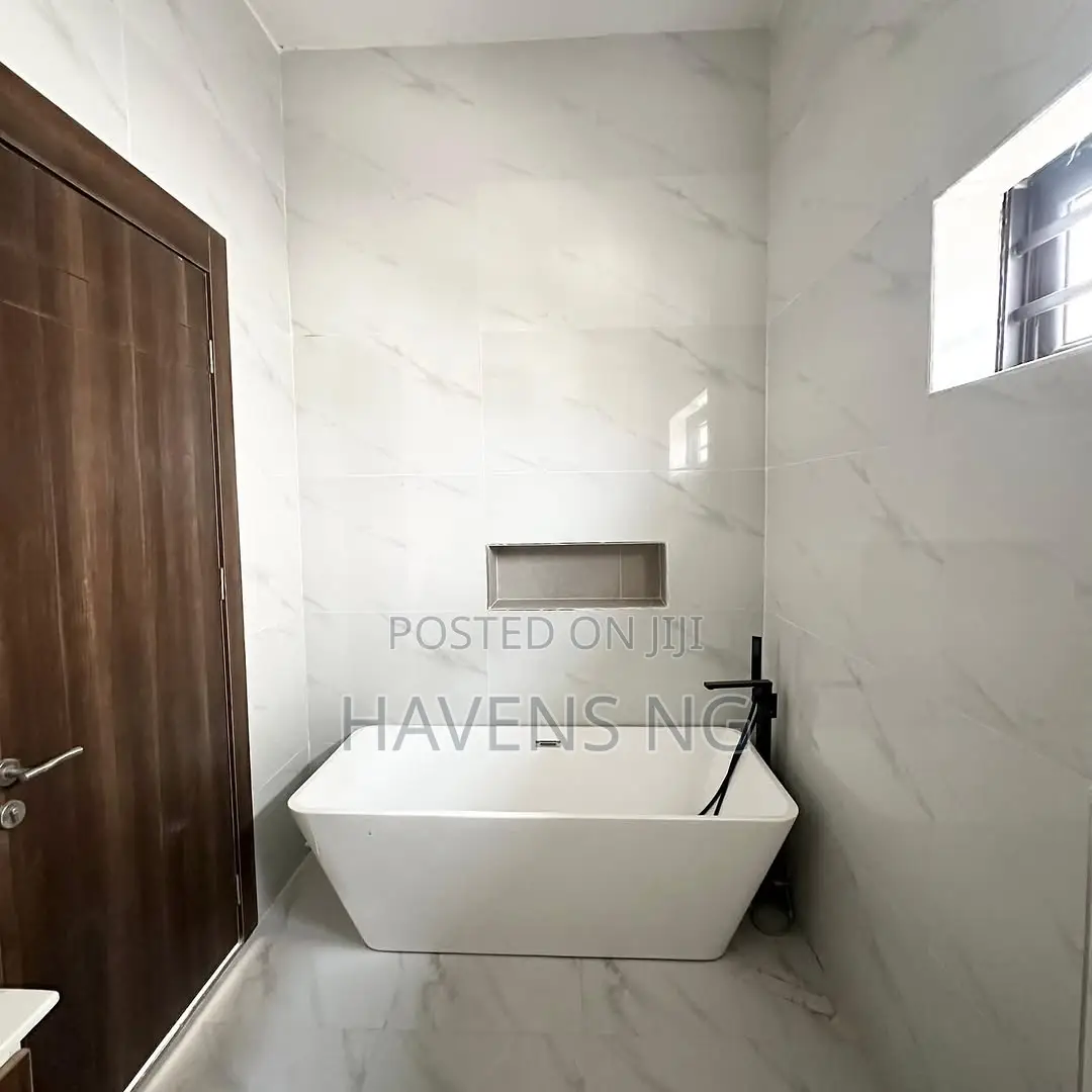 5bdrm Duplex in Ikate for sale
