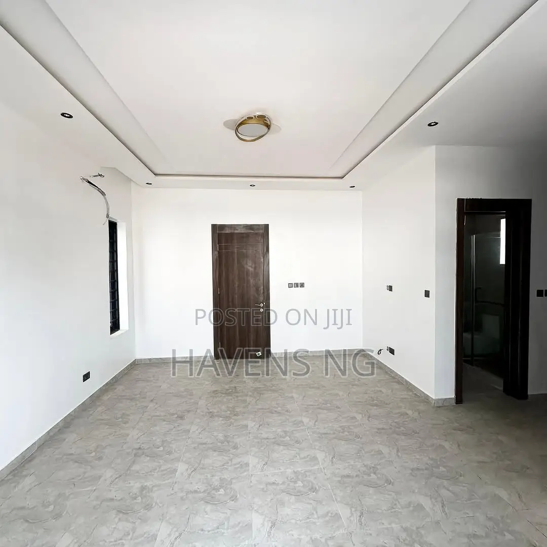 5bdrm Duplex in Ikate for sale